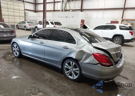 2015 Mercedes-Benz C 300 Luxury/Sport из США, поврежденный, VIN 55SWF4JB2FU046325